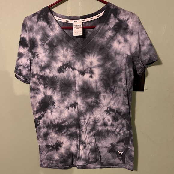 PINK Victoria's Secret Tops - Victorias Secret Pink short sleeved top